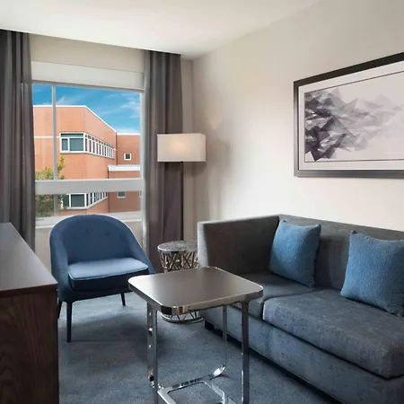 Homewood Suites By Hilton Boston Logan Airport Chelsea Exterior photo