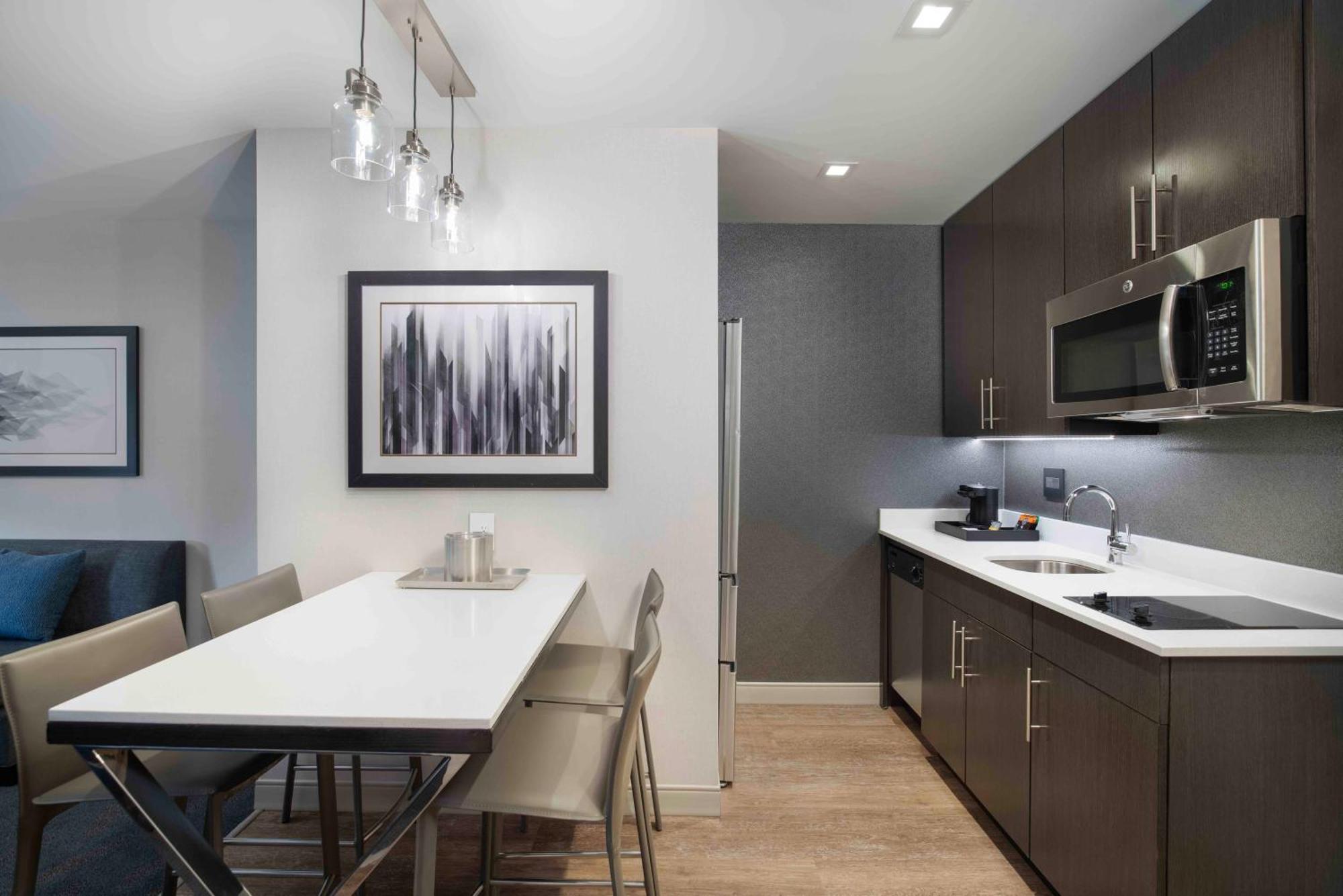 Hotel Homewood By Hilton Boston Logan Airport 3*